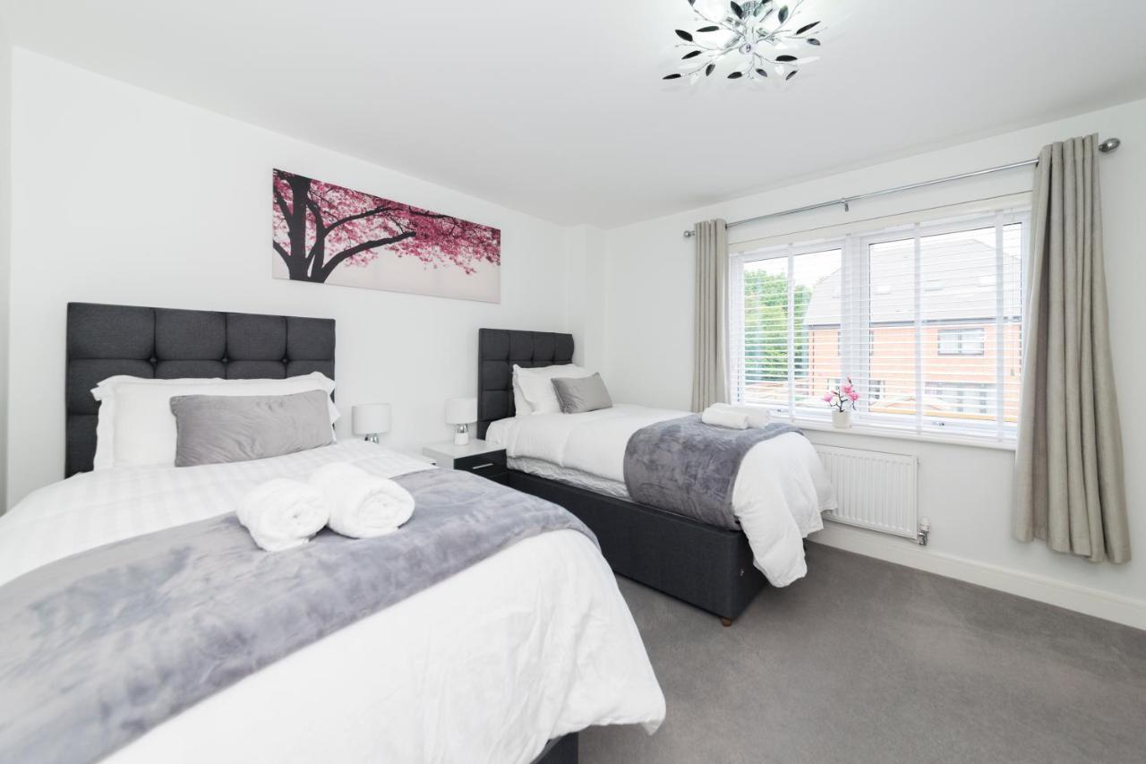 Greenfield Modern 3Br Home - Southcote Lane , 雷丁 外观 照片