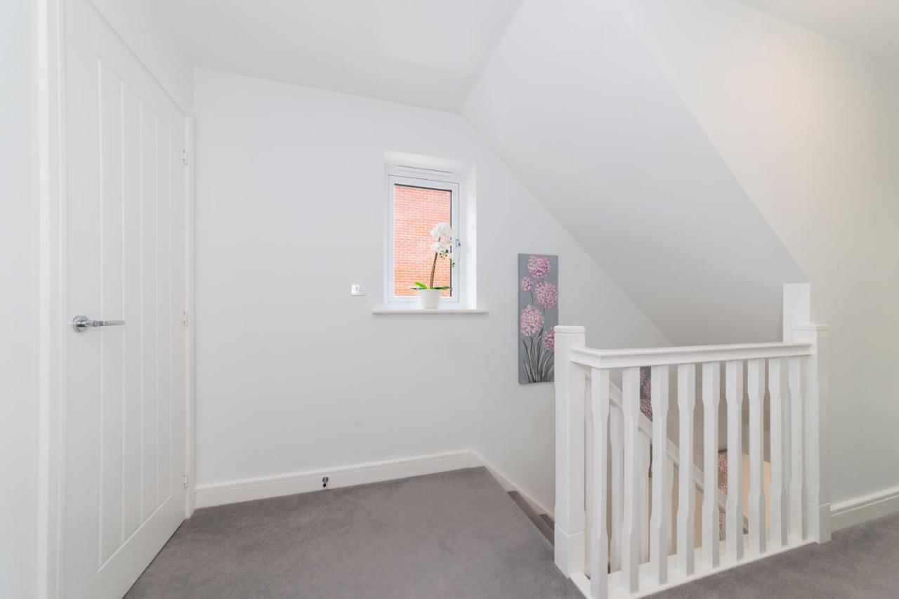 Greenfield Modern 3Br Home - Southcote Lane , 雷丁 外观 照片