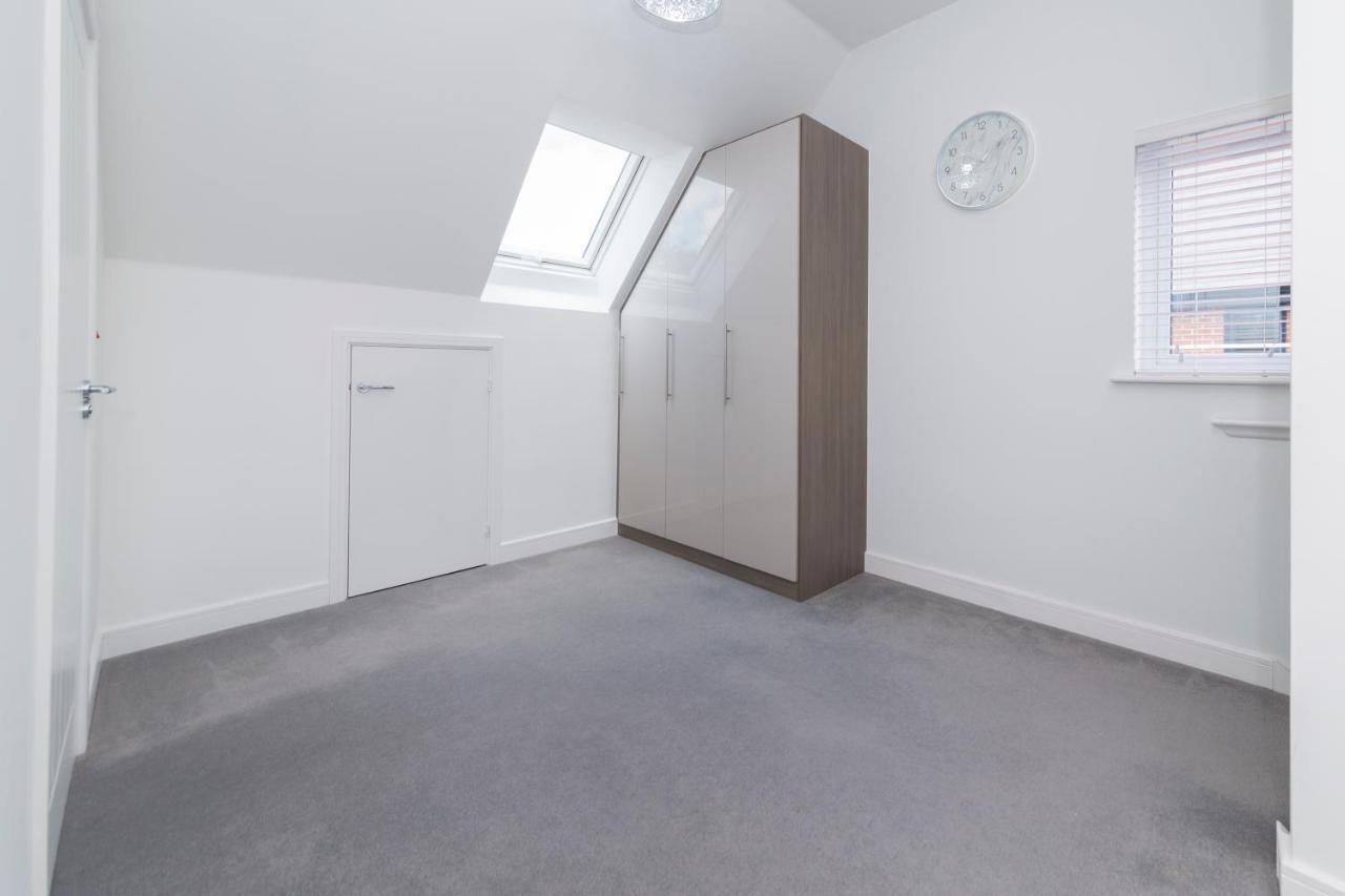 Greenfield Modern 3Br Home - Southcote Lane , 雷丁 外观 照片
